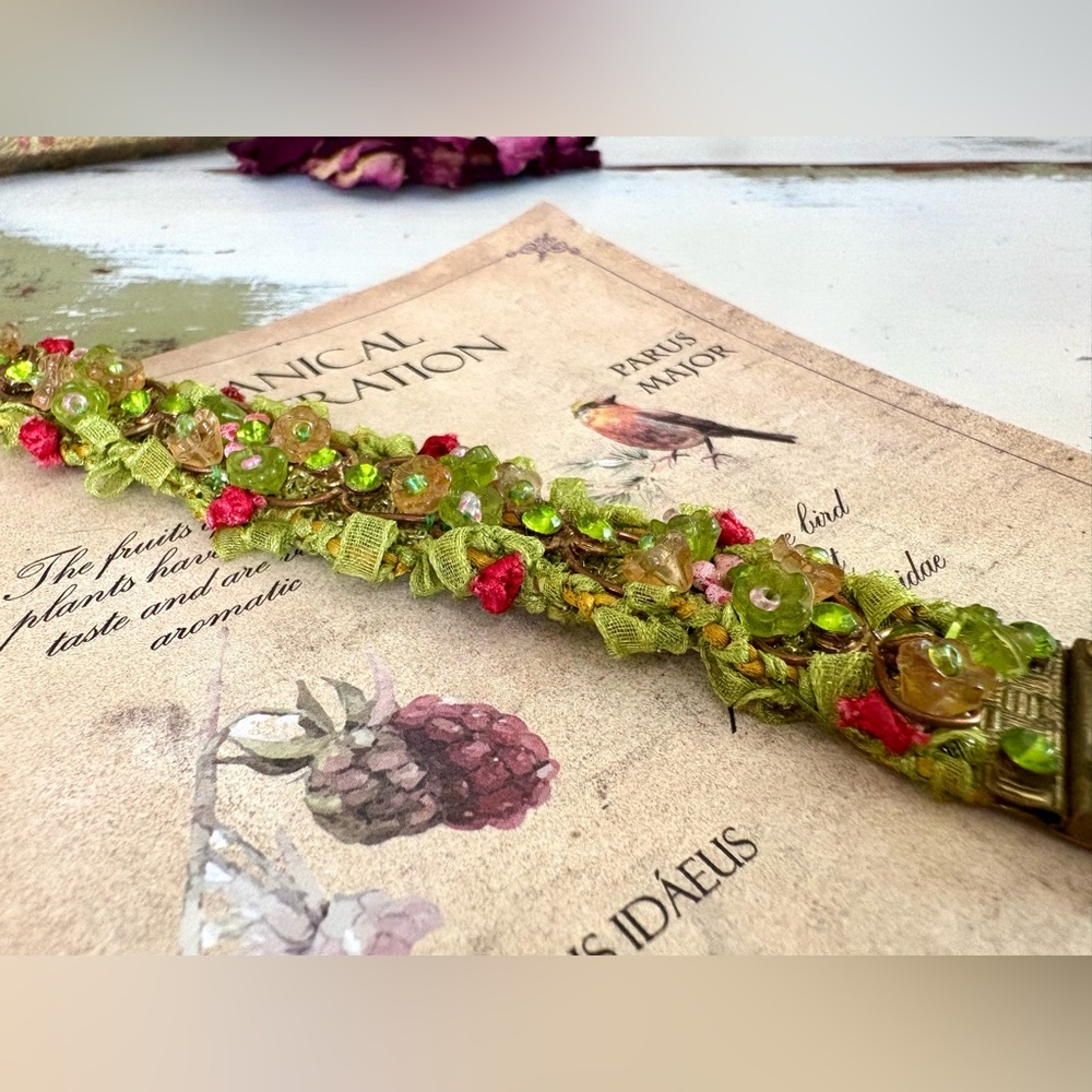 EUC Vintage HTF Green Red Mille Fleur Floral Glass Beaded Rhinestone Bracelet - Picture 7 of 10